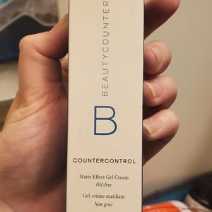 Beauty counter matte effect gel cream